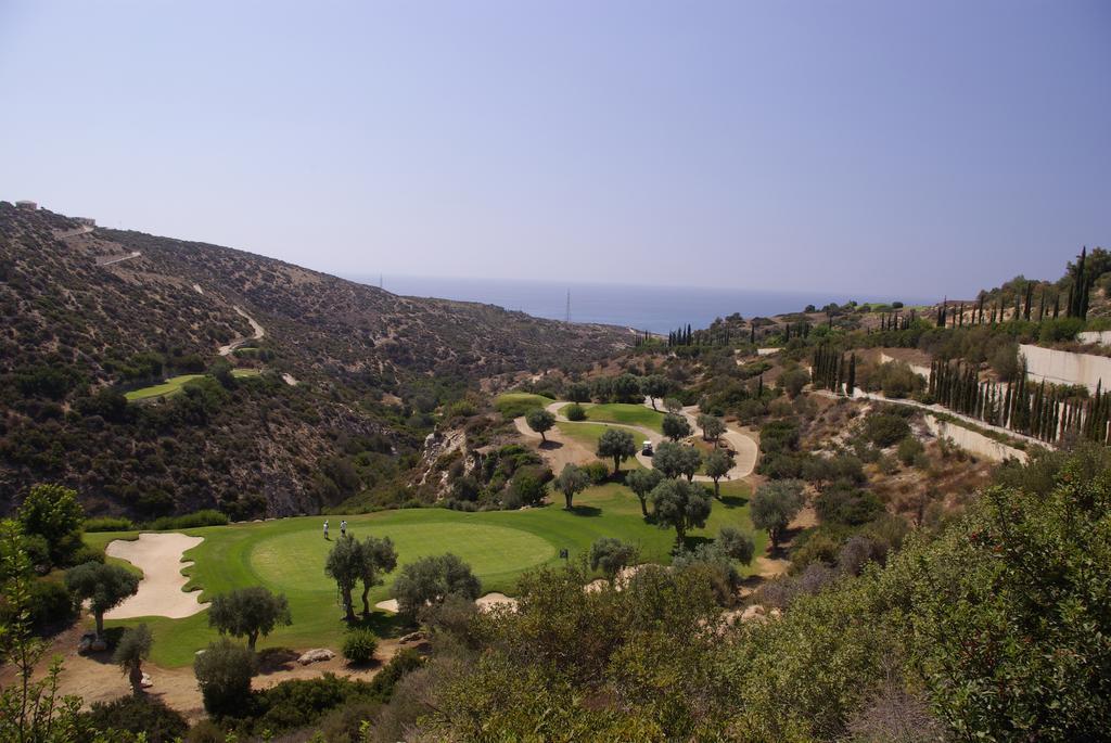 4 Bedroom Villa Helidoni With Private Infinity Pool, Aphrodite Hills Resort Kouklia Ruang foto