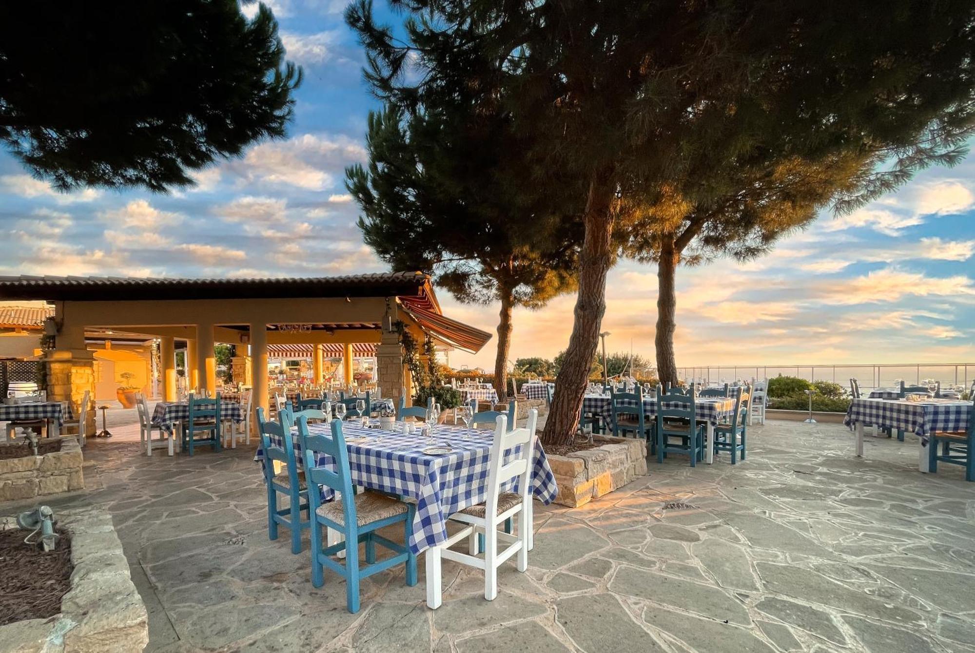 4 Bedroom Villa Helidoni With Private Infinity Pool, Aphrodite Hills Resort Kouklia Bagian luar foto