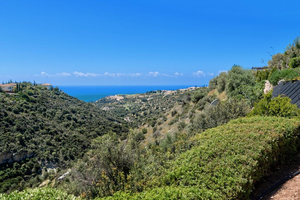 4 Bedroom Villa Helidoni With Private Infinity Pool, Aphrodite Hills Resort Kouklia Bagian luar foto