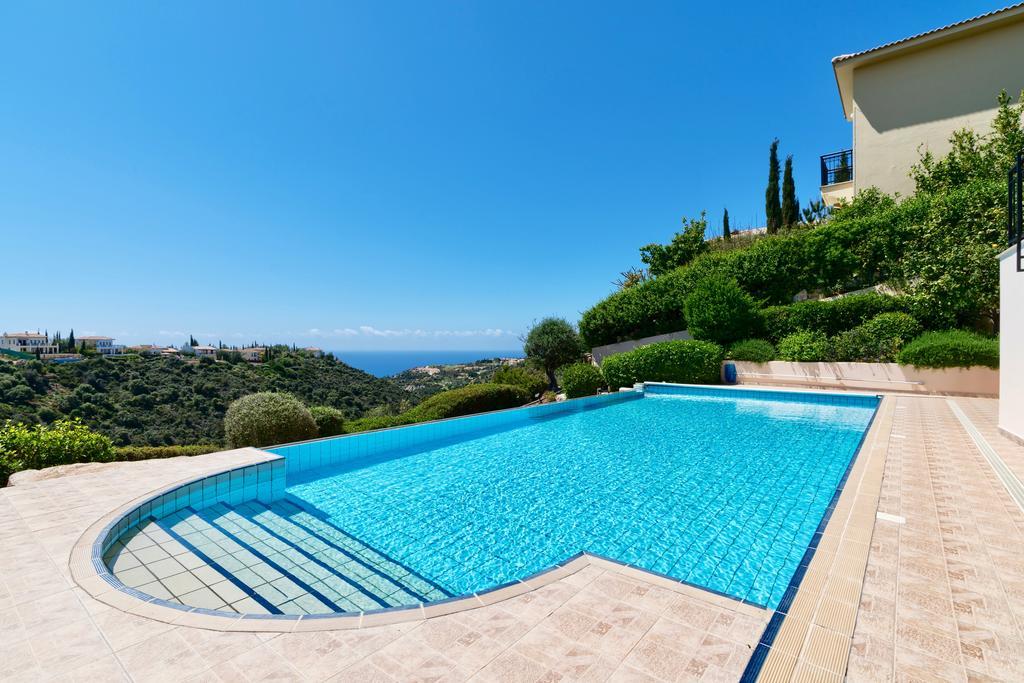 4 Bedroom Villa Helidoni With Private Infinity Pool, Aphrodite Hills Resort Kouklia Bagian luar foto