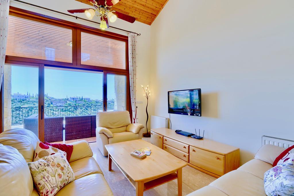 4 Bedroom Villa Helidoni With Private Infinity Pool, Aphrodite Hills Resort Kouklia Bagian luar foto