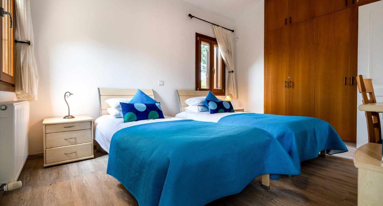 4 Bedroom Villa Helidoni With Private Infinity Pool, Aphrodite Hills Resort Kouklia Bagian luar foto