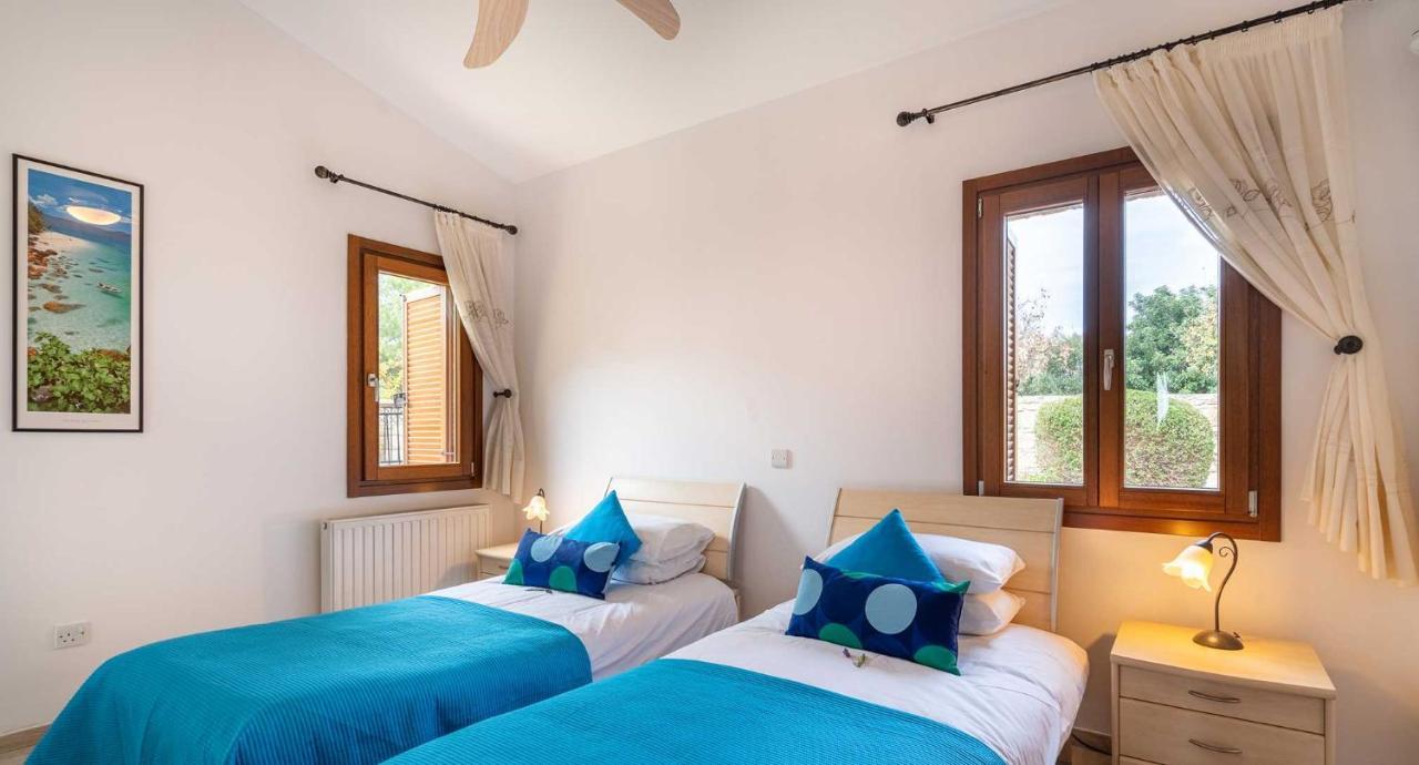4 Bedroom Villa Helidoni With Private Infinity Pool, Aphrodite Hills Resort Kouklia Bagian luar foto